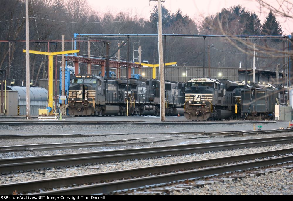 NS 9585, 1087 at the motor pit